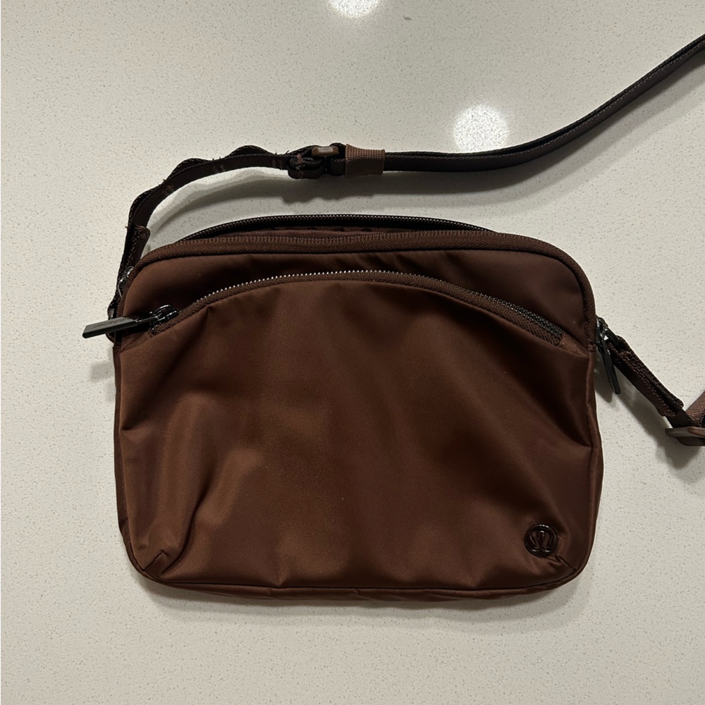 LULULEMON City Adventurer Crossbody  2.5L